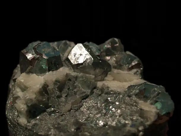 礦物原料元素分析